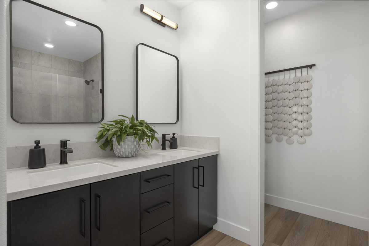 Dual-sink vanity at primary bath