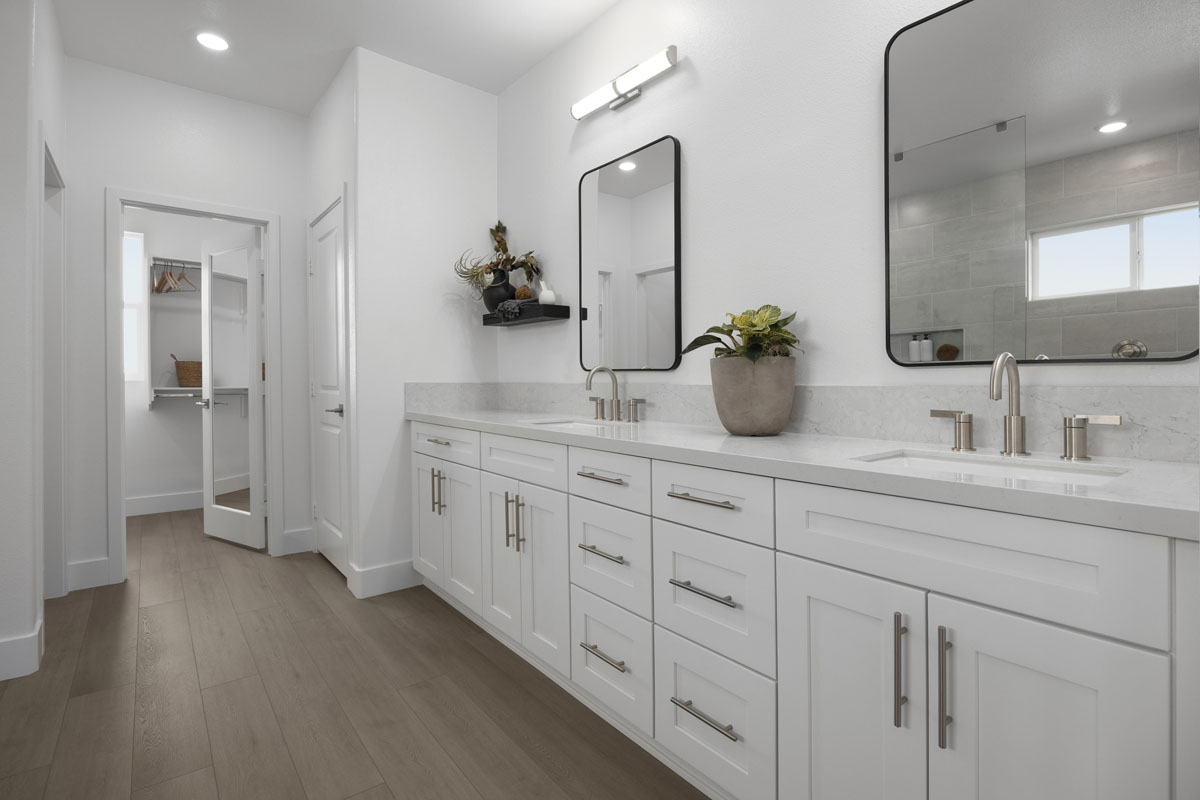 Dual-sink vanity at primary bath