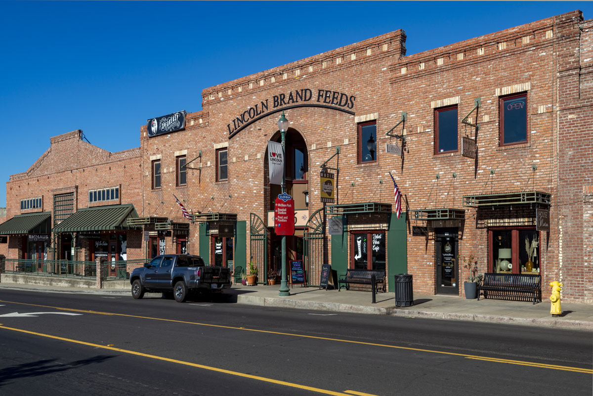 Near shopping and dining in downtown Lincoln