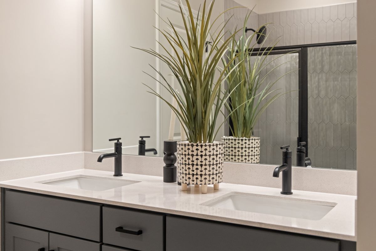 Dual-sink vanity at primary bath