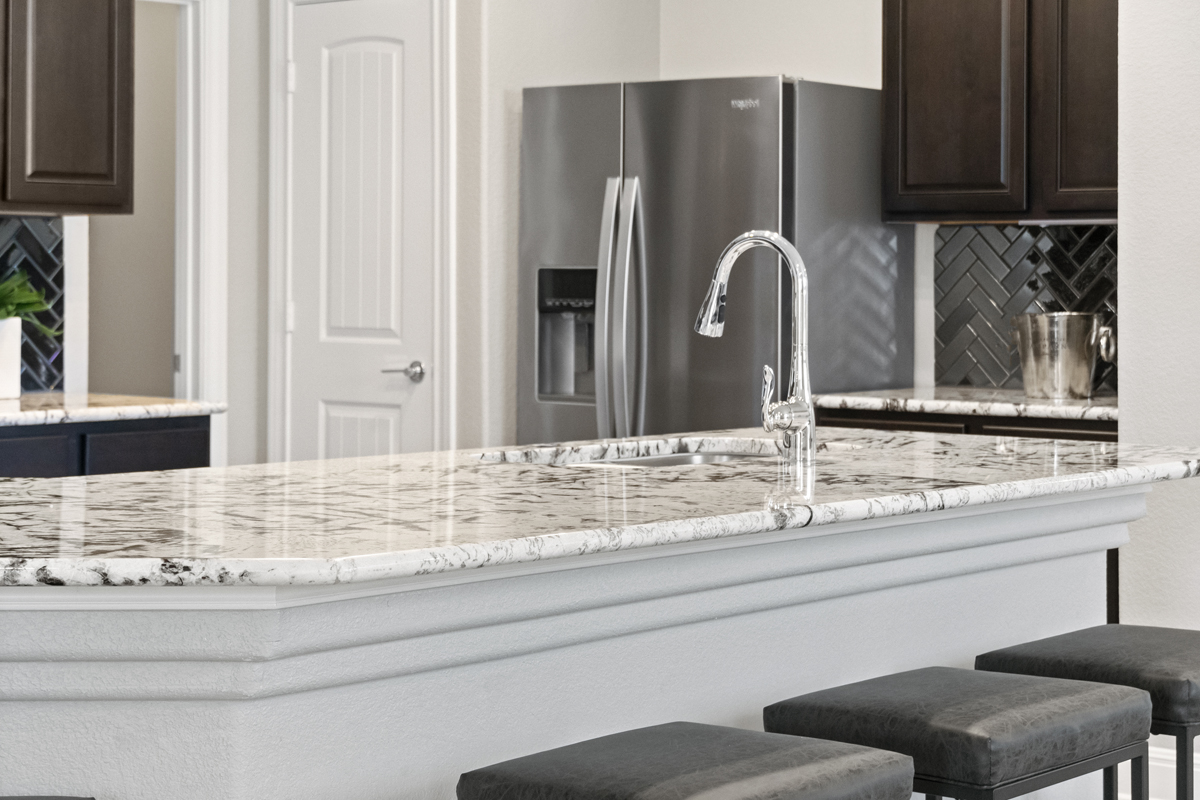 Kitchen breakfast bar