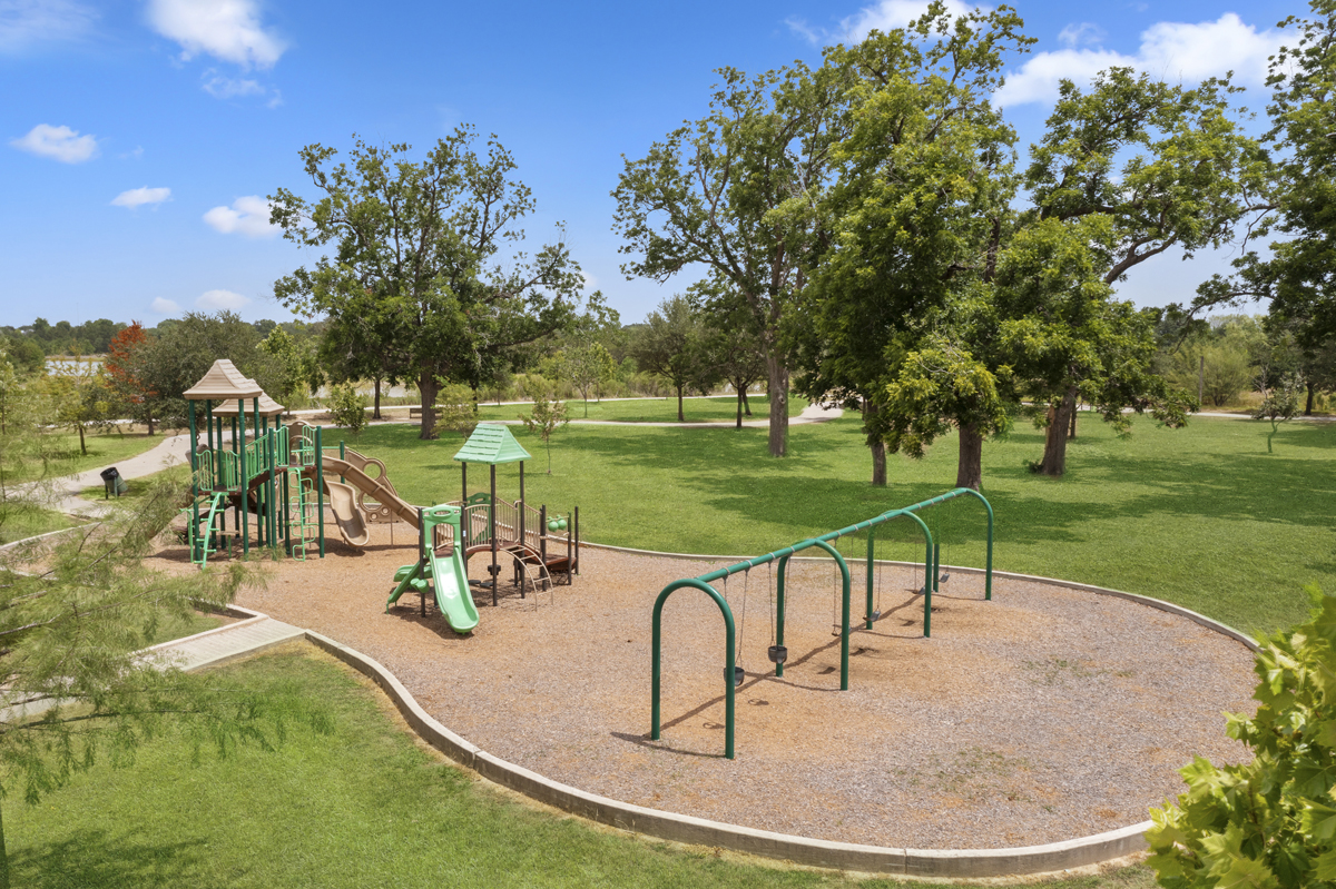 Just a 10-minute drive to Mason Creek Hike and Bike Trail