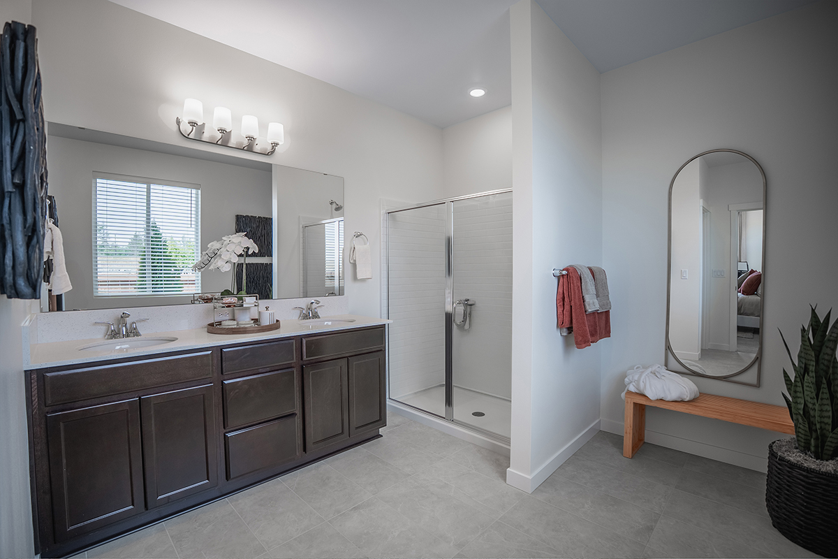 Dual-sink vanity at primary bath