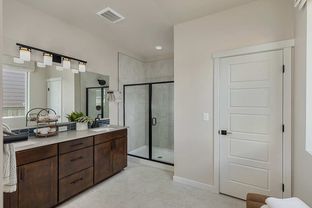 Dual-sink vanity in primary bath